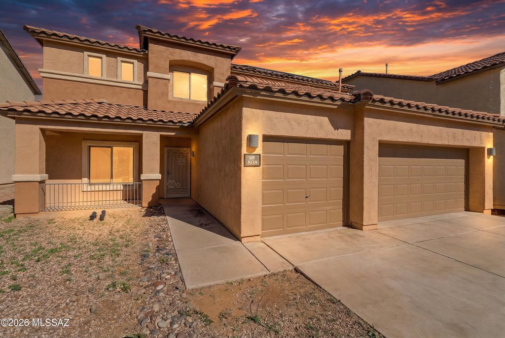 808 W Vuelta Granadina, Sahuarita, AZ 85629