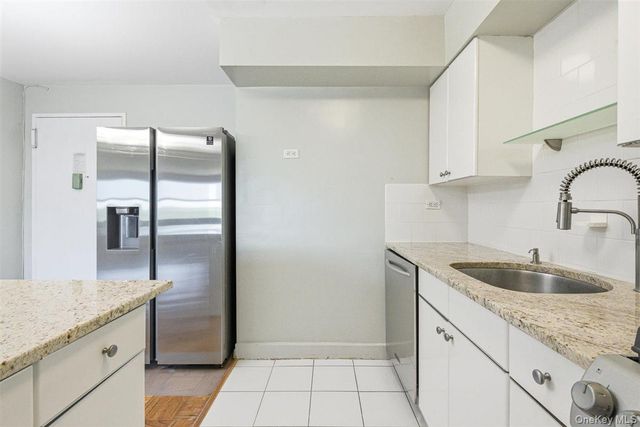 70-25 Yellowstone Boulevard 15P, Forest Hills, NY 11375
