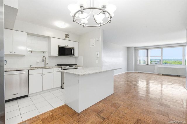 70-25 Yellowstone Boulevard 15P, Forest Hills, NY 11375