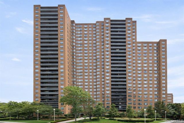 70-25 Yellowstone Boulevard 15P, Forest Hills, NY 11375