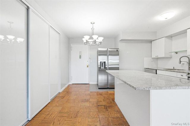 70-25 Yellowstone Boulevard 15P, Forest Hills, NY 11375