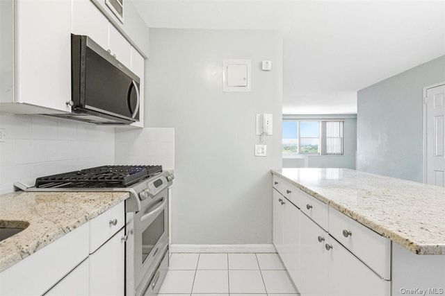 70-25 Yellowstone Boulevard 15P, Forest Hills, NY 11375