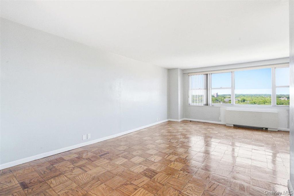 70-25 Yellowstone Boulevard 15P, Forest Hills, NY 11375 — photo 2