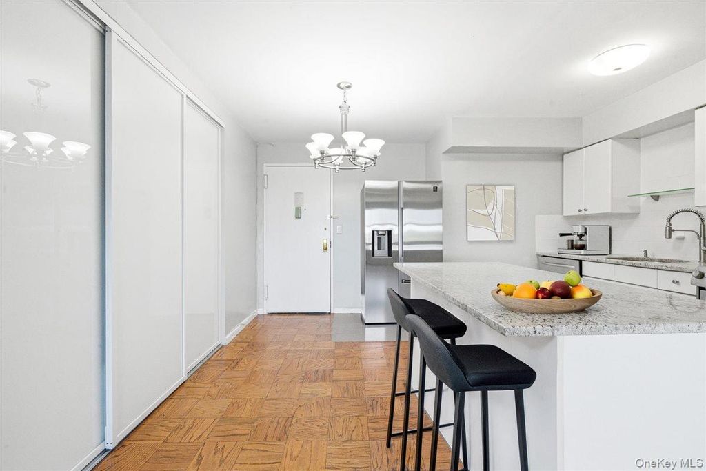 70-25 Yellowstone Boulevard 15P, Forest Hills, NY 11375 — photo 5