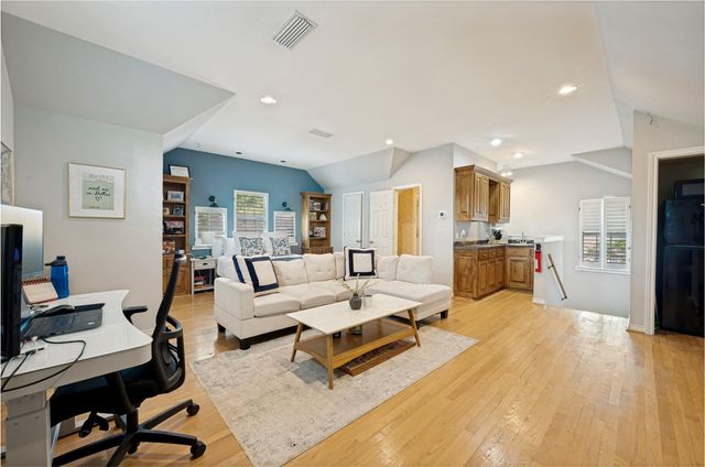 6046 Penrose Avenue, Dallas, TX 75206