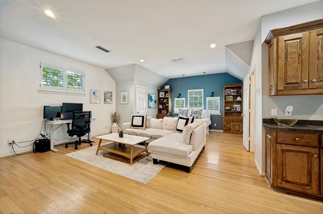6046 Penrose Avenue, Dallas, TX 75206