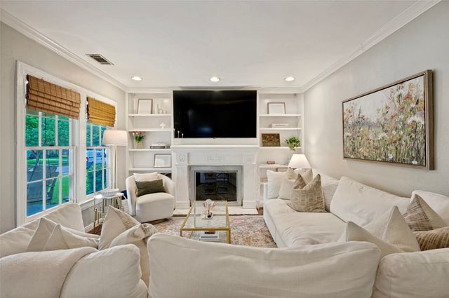 6046 Penrose Avenue, Dallas, TX 75206