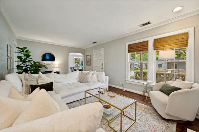 6046 Penrose Avenue, Dallas, TX 75206