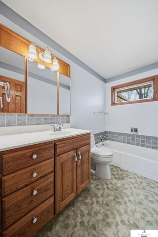 725 N 81st Street, Lincoln, NE 68505