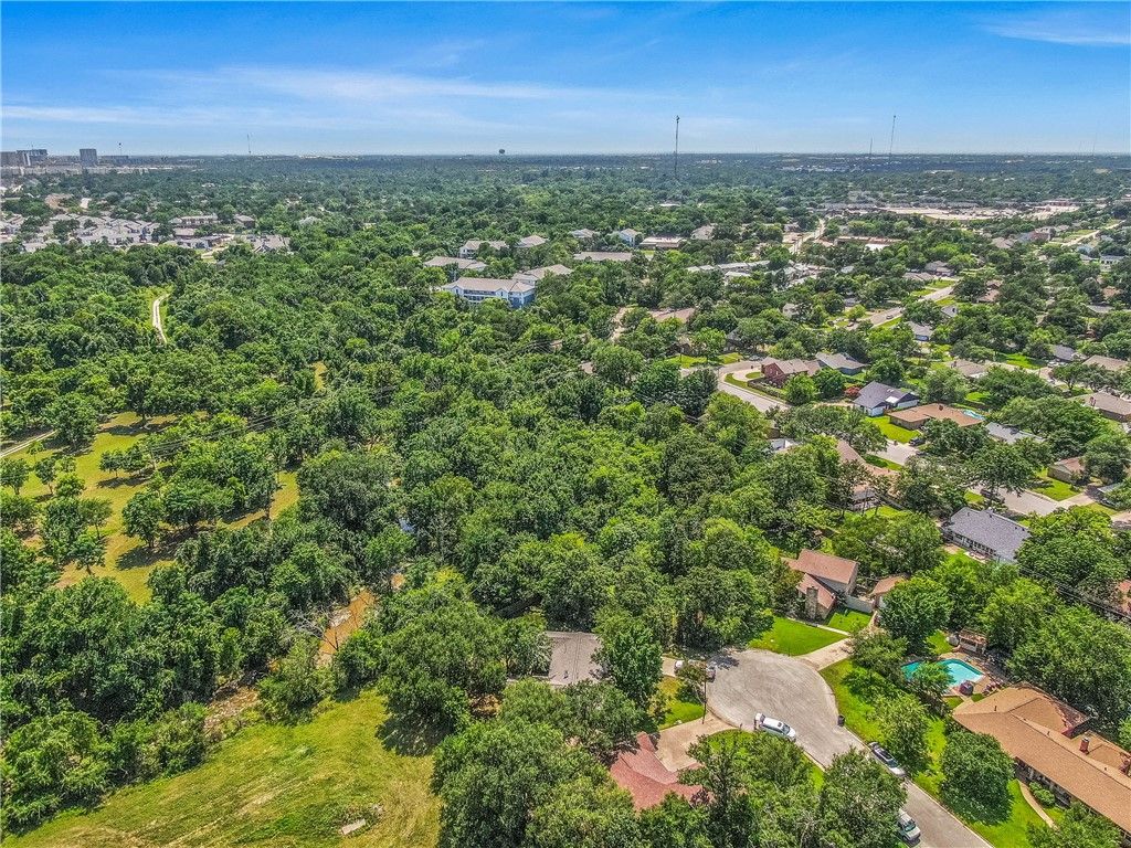 3814 Valley Oaks Drive, Bryan, TX 77802 — photo 2