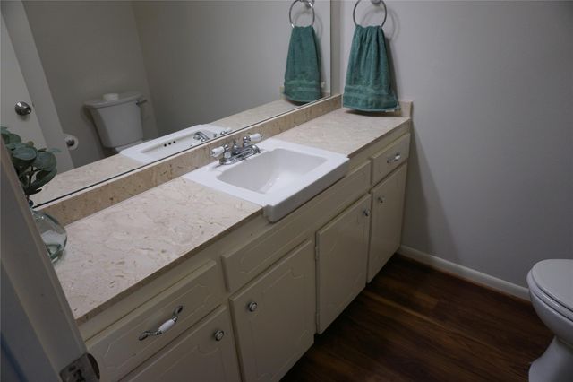 2417 Jamestown Mall 24, Houston, TX 77057