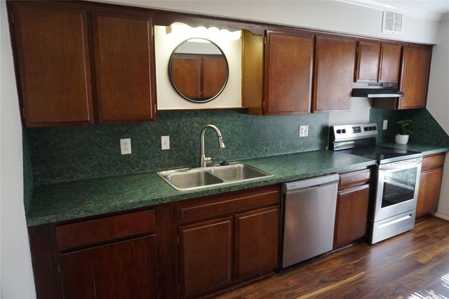 2417 Jamestown Mall 24, Houston, TX 77057