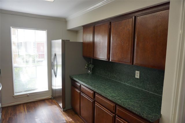 2417 Jamestown Mall 24, Houston, TX 77057