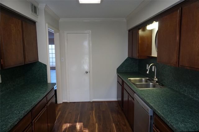 2417 Jamestown Mall 24, Houston, TX 77057