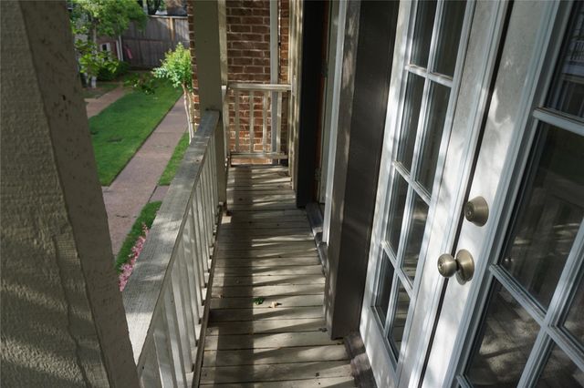 2417 Jamestown Mall 24, Houston, TX 77057