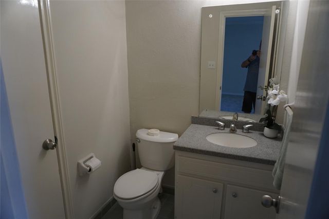 2417 Jamestown Mall 24, Houston, TX 77057