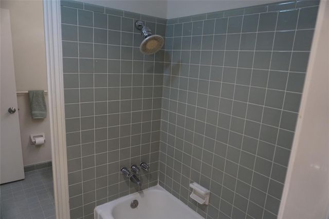 2417 Jamestown Mall 24, Houston, TX 77057