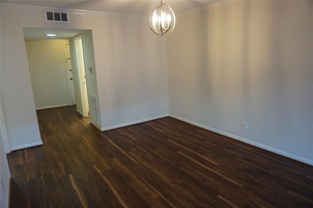 2417 Jamestown Mall 24, Houston, TX 77057