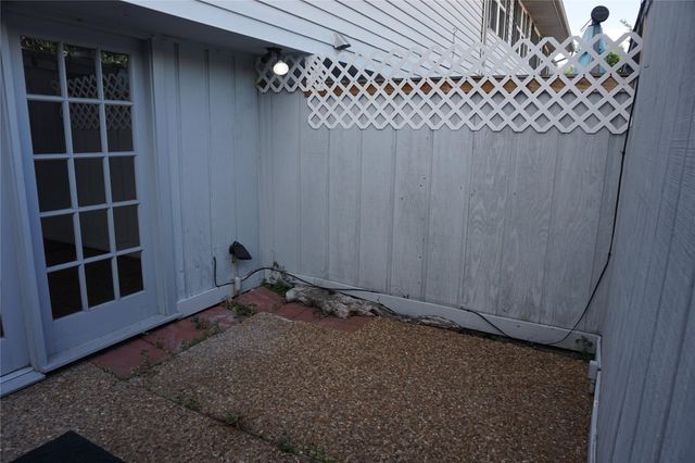 2417 Jamestown Mall 24, Houston, TX 77057