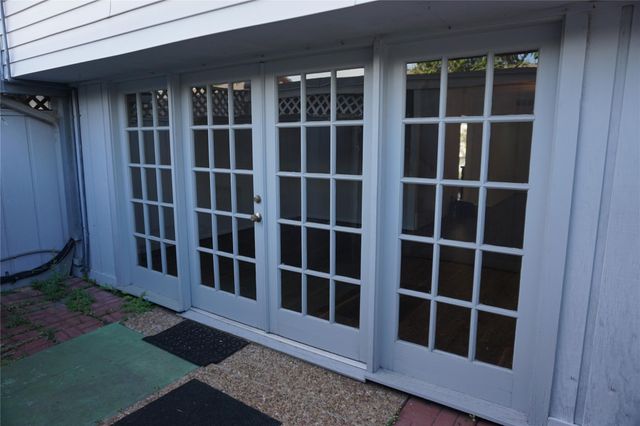 2417 Jamestown Mall 24, Houston, TX 77057