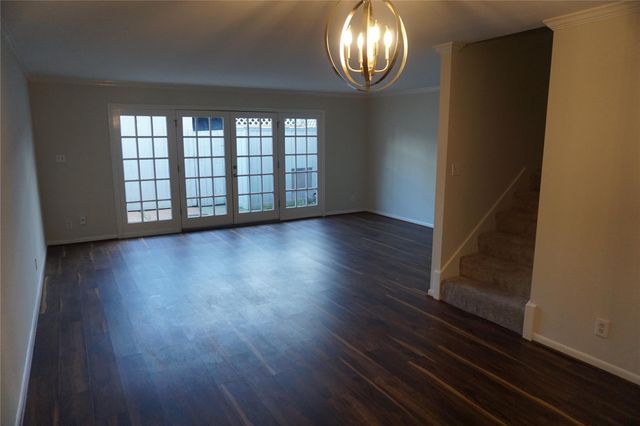 2417 Jamestown Mall 24, Houston, TX 77057