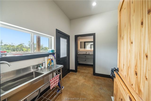 975 County Road 182, Other, TX 77575