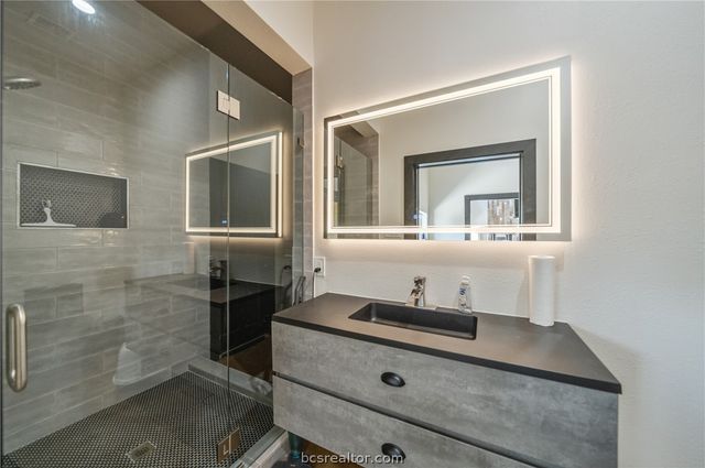 975 County Road 182, Other, TX 77575