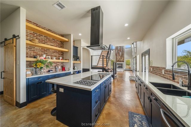 975 County Road 182, Other, TX 77575