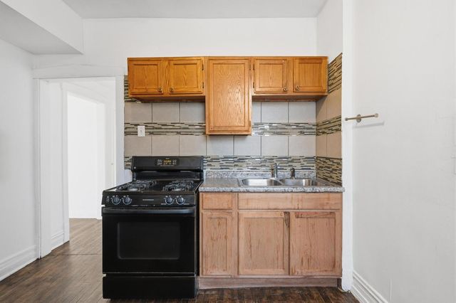 3752 W Division Street 3W, Chicago, IL 60651