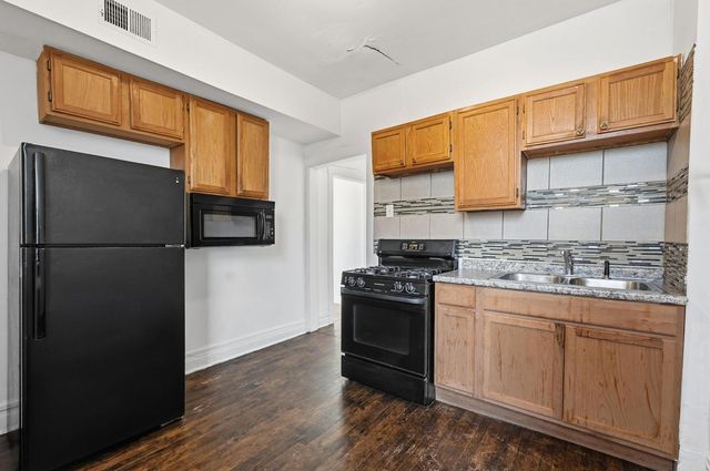 3752 W Division Street 3W, Chicago, IL 60651