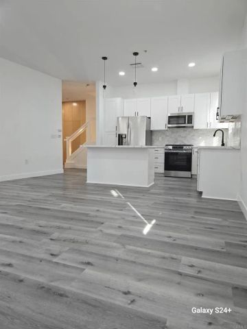 110 W Island Ave, San Diego, CA 92101