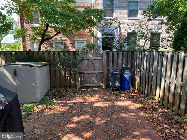 6683 MCLEAN DR, Mclean, VA 22101