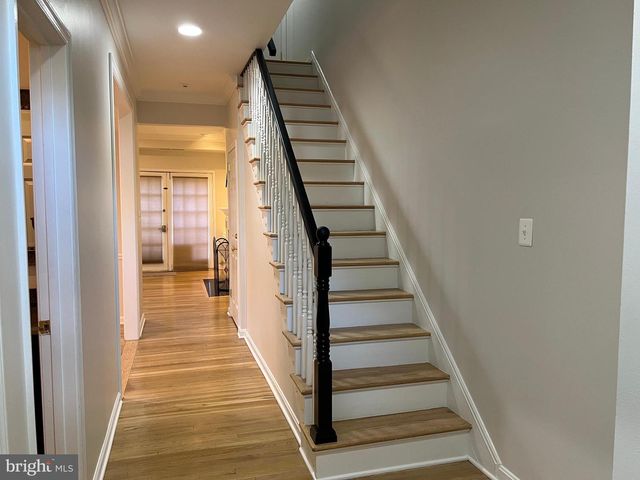6683 MCLEAN DR, Mclean, VA 22101