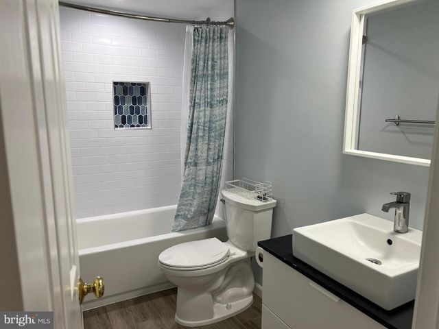 6683 MCLEAN DR, Mclean, VA 22101