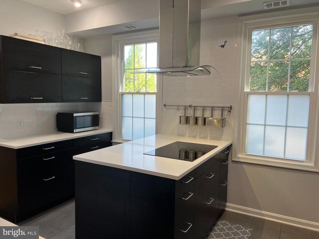 6683 MCLEAN DR, Mclean, VA 22101