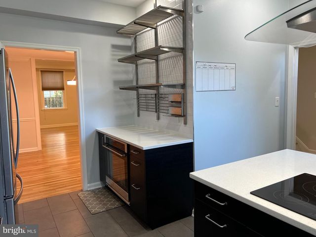 6683 MCLEAN DR, Mclean, VA 22101