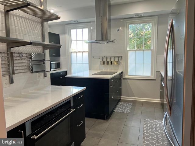 6683 MCLEAN DR, Mclean, VA 22101