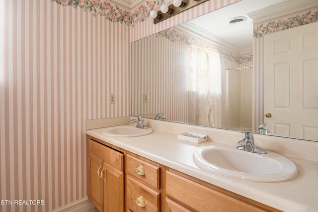 6215 Cardwell Rd, Corryton, TN 37721