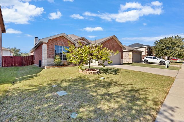 8629 Star Thistle Drive, Fort Worth, TX 76179