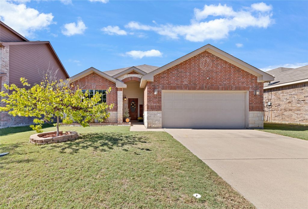 8629 Star Thistle Drive, Fort Worth, TX 76179