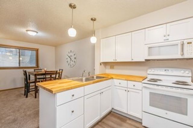 808 Westwinds Drive 5, Iowa City, IA 52246