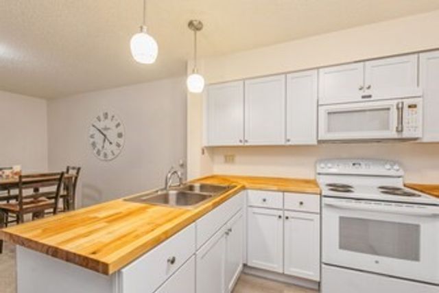 808 Westwinds Drive 5, Iowa City, IA 52246