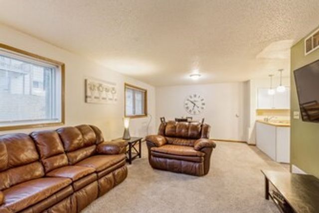808 Westwinds Drive 5, Iowa City, IA 52246