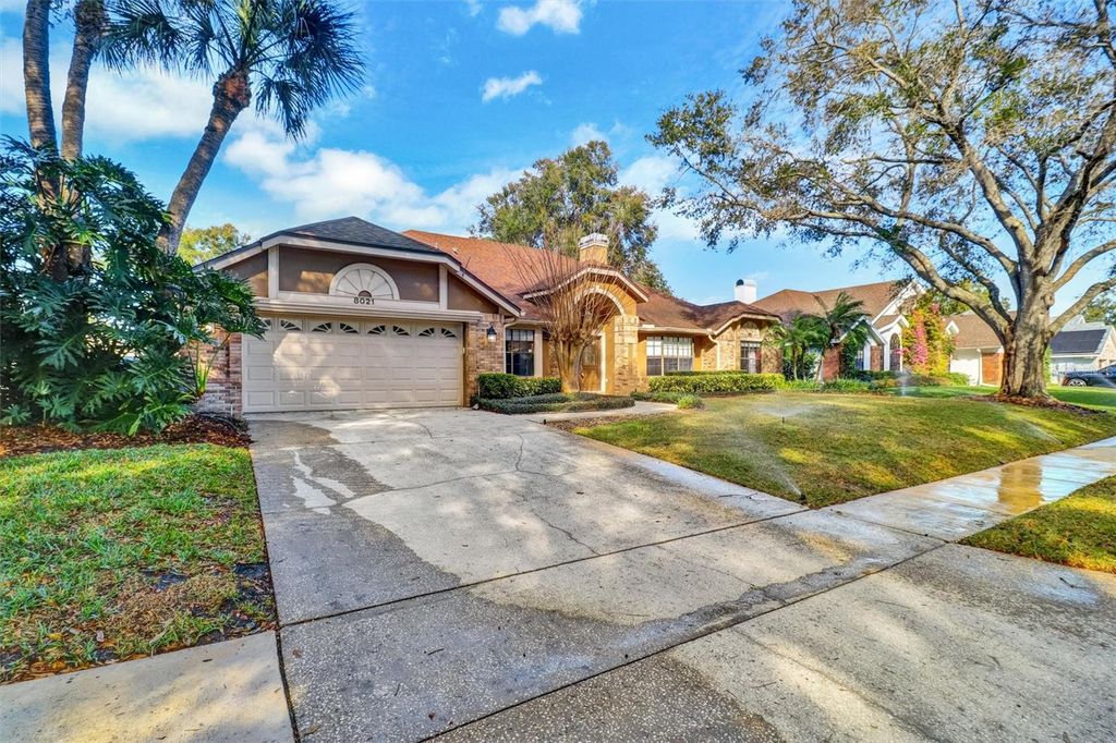 Image 2 of property listing at 8021 LANDGROVE COURT, Orlando, FL 32819