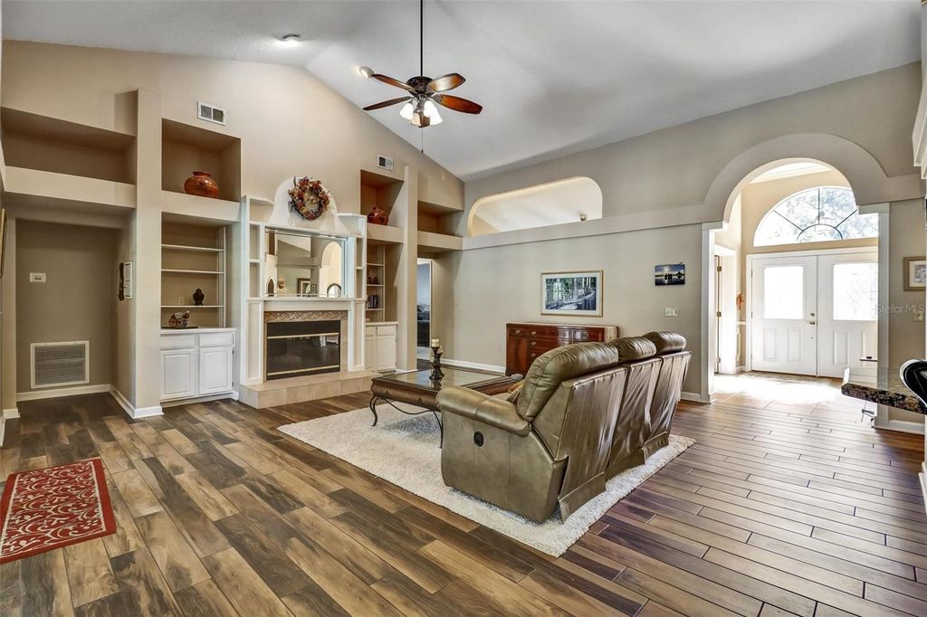 Image 14 of property listing at 8021 LANDGROVE COURT, Orlando, FL 32819