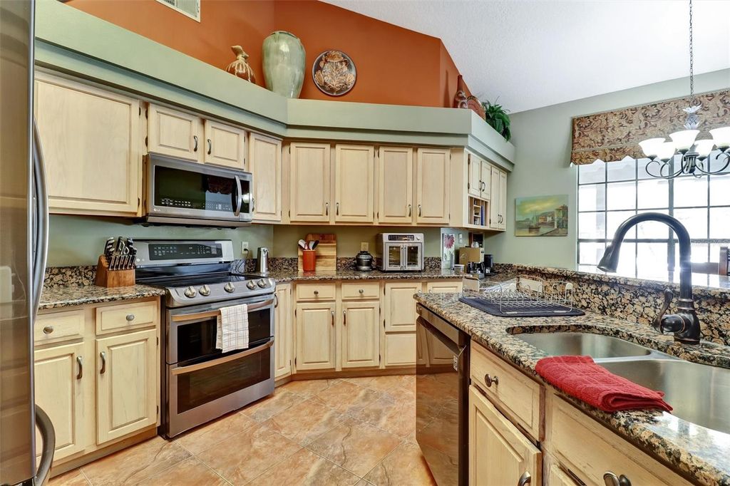 Image 16 of property listing at 8021 LANDGROVE COURT, Orlando, FL 32819