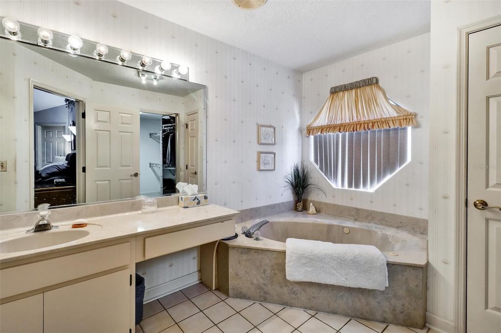 Image 35 of property listing at 8021 LANDGROVE COURT, Orlando, FL 32819