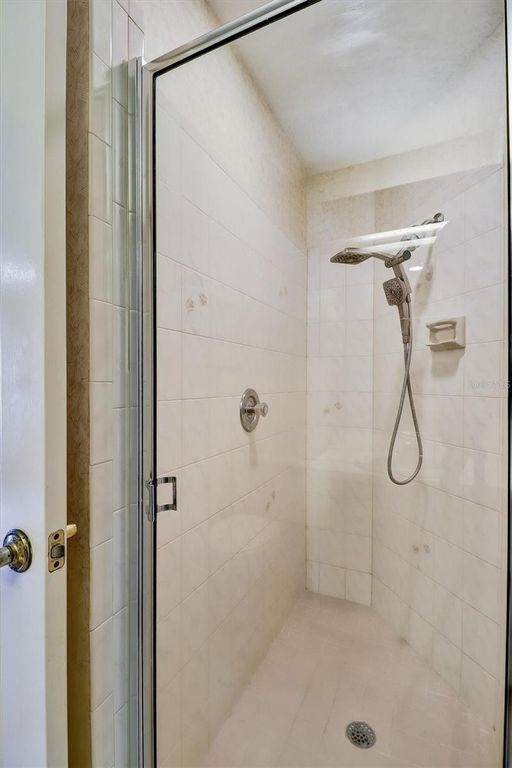 Image 40 of property listing at 8021 LANDGROVE COURT, Orlando, FL 32819