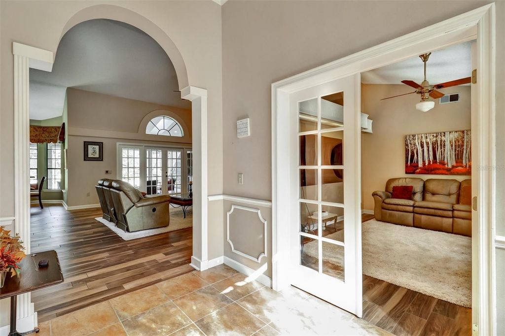 Image 6 of property listing at 8021 LANDGROVE COURT, Orlando, FL 32819