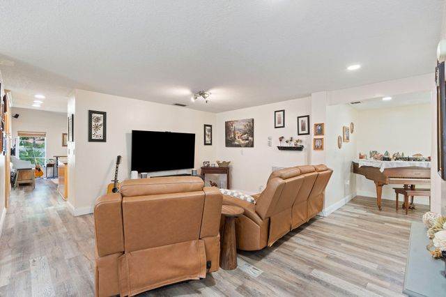 4010 W Sailboat Drive, Cooper City, FL 33026